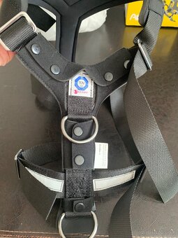 Bezpečnostný postroj s pásom do auta - 3
