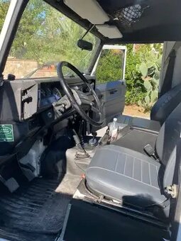 Predám Land Rover Defender 2,5 TD - 3