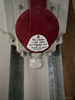 Priemyselná elektrická rozvodnica 32A 5P / 400V s ističmi a - 3