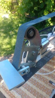 Pásová bruska na noze - 3