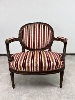 masívne široké kreslo v honosnom klasiciznom štýle - 3