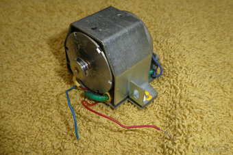 motorček do magnetofónu Tesla A3 - 3