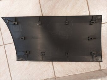 Iveco Daily plast pravých  predných dverí - 3