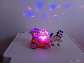 Magický vozík otáčajúci sa svetelnou hudbou - 3