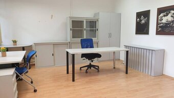 Ponúkame zariadenú priestrannú kanceláriu. Krupinská ul. - 3