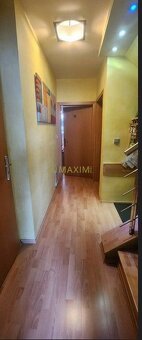 PREDAJ - krásny moderný veľkometrážny 4,5-izbový mezonet na - 3