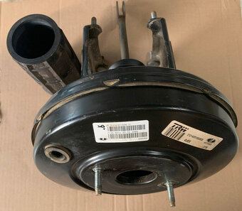 Predám posilovač bŕzd a hlavný brzdový valec Lada Niva - 3