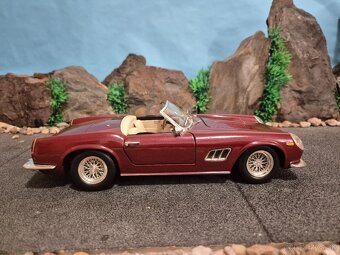 Prodám model 1:18 Ferrari 250GT california - 3