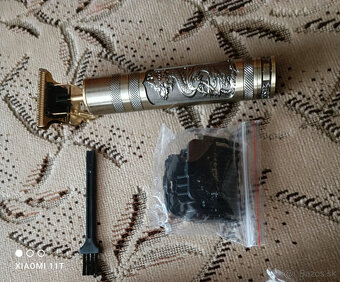 Elektricky strojcek na vlasy aj bradu - 3