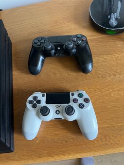 PS 4 PRO - 3