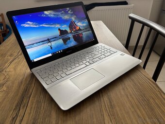 15.6"/Notebook/i5-3337/8GB RAM/750GB HDD/2x Grafická karta - 3