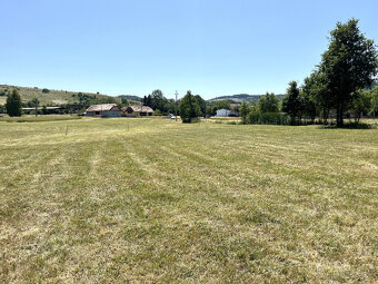 Rovinatý a slnečný stavebný pozemok v PIešti I., Detva - 3