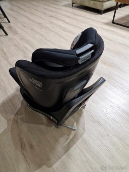 Britax Römer Dualfix M i-Size – otočná autosedačka (0–18 kg) - 3