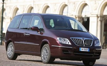 KÚPIM: Citroen C8 alebo Lancia Phedra - 3