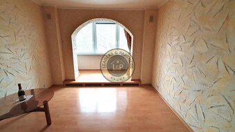 PREDAJ: 3 izb. byt 68 m2 + loggia Uherova ul. - 3