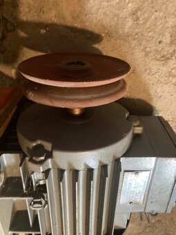 Predám 3 f.el.motor a prevodovku 40/1 - 3