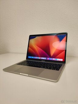 MacBook Pro 2017 | i5 • 16GB • 256GB SSD - 3