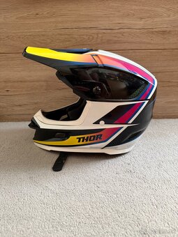 Helma na motocross THOR - 3
