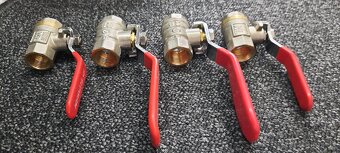 Guľový ventil voda 3/8" FF páka - 3