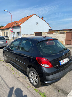 Peugeot 207 1.4 HDI na opravu/náhradné diely - 3