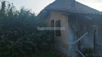 Starší rodinný dom v obci Vlčany , vhodný na kompletnú rekon - 3