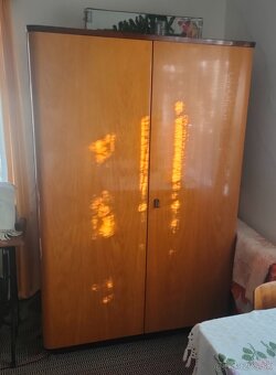 Retro skriňa z masívu 1 - 3