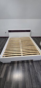 Predám komodu, 2x nočný stolík, posteľ + rošty - 3