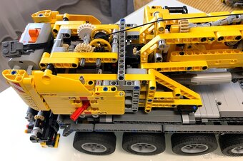 LEGO 42009 Mobile Crane Mk II (2013) - 3