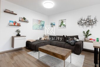 NOVÁ TERASA - 3i byt s terasou celkovo 105,7m2, 2x parking - 3