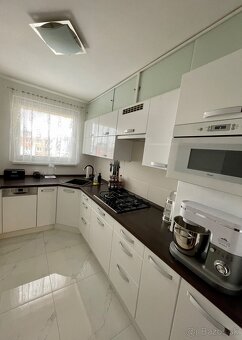 Predam luxusny 4 izbovy byt s loggiou - 3