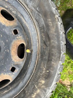 Zimné gumy na plechových diskoch 5x100 185/60 r14 - 3