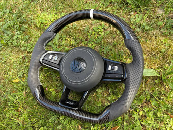 VOLKSWAGEN VOLANT KARBON - PERFOROVANA KOŽA - BIELE ŠITIE - 3