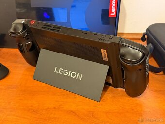 Lenovo Legion Go – 8.8" WQXGA, Ryzen Z1 Extreme, 16 GB RAM, - 3