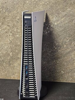 Playstation 5 s mechanikou, 825Gb, RGB drziak na stenu - 3
