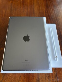 Ipad 8th GENERATION Wi-Fi, 128GB - 3