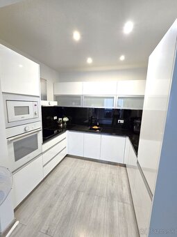2 izbový, kompletne zariadený byt 59 m2 + loggia - Trenčín - 3