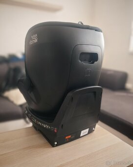 Britax Römer Dualfix M Plus Space Black - 360°, bezpečná - 3