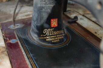 ŠIJACÍ STROJ MINERVA - 3