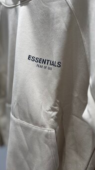 Fear of God Essentials mikina s kapucňou – béžová - 3