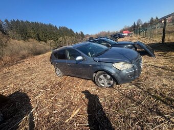 KIA Ceed 1.6crdi Rozpredam na náhradné diely - 3