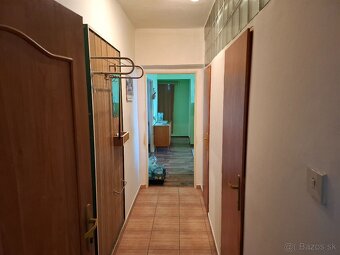 Trojizbový byt s balkónom v pokojnej lokalite obce Buzitka - 3