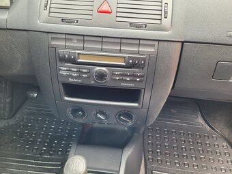 Predam škoda fabia 1.2 12v benzín kw 47 rok výroby 2004 - 3