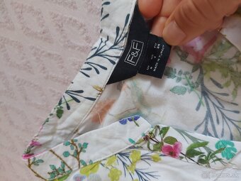 Jemná kvetinková vzorovaná blúzka XS - 3