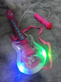 Gitara s mikrofinom - 3
