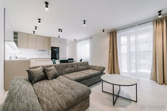 Na prenájom 2 izbový byt na Šoltésovej ulici v Košiciach - 3