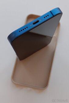 iPhone 13 128 GB modrý - 3