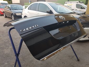 Predám piate (kufrové) dvere Superb 2 predFacelift Combi - 3