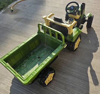Elektrický traktor s vlečkou - 3
