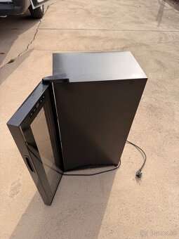 JEDNOZÓNOVÁ VÍNOTÉKA - 3