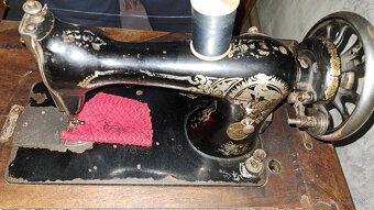 Predám historický šijací stroj Adria - 3